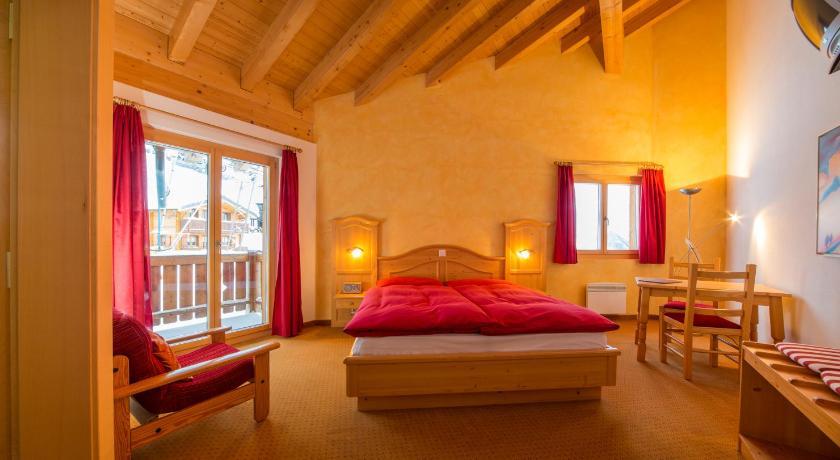 Familienhotel Garni Sporting Bettmeralp Ruang foto