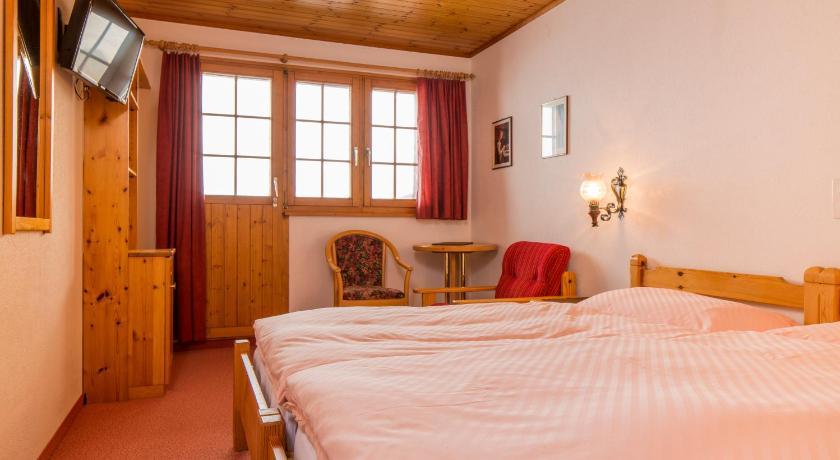 Familienhotel Garni Sporting Bettmeralp Ruang foto