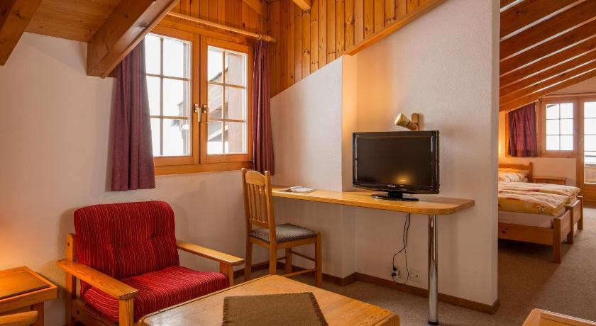 Familienhotel Garni Sporting Bettmeralp Ruang foto