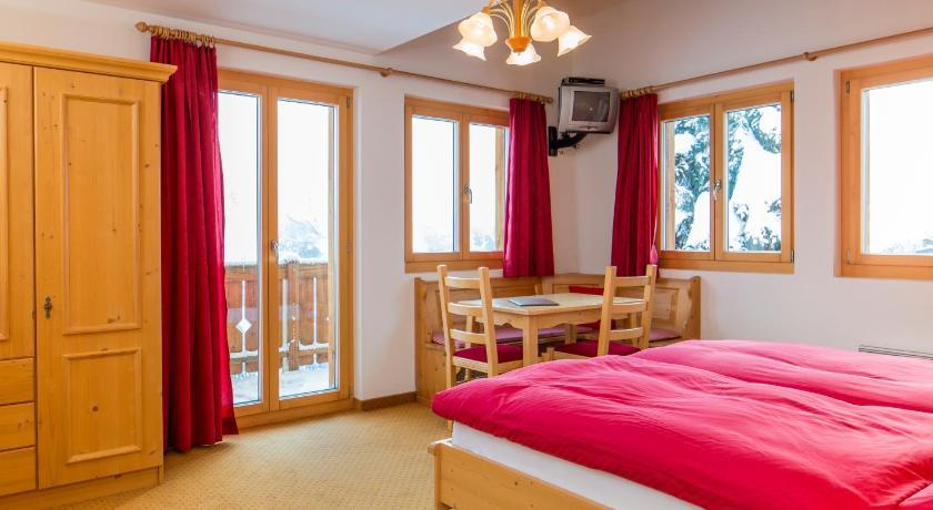 Familienhotel Garni Sporting Bettmeralp Ruang foto