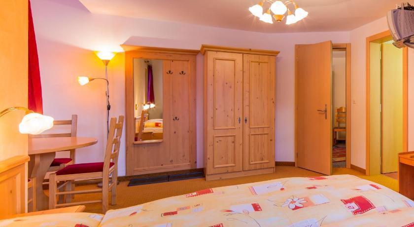 Familienhotel Garni Sporting Bettmeralp Ruang foto