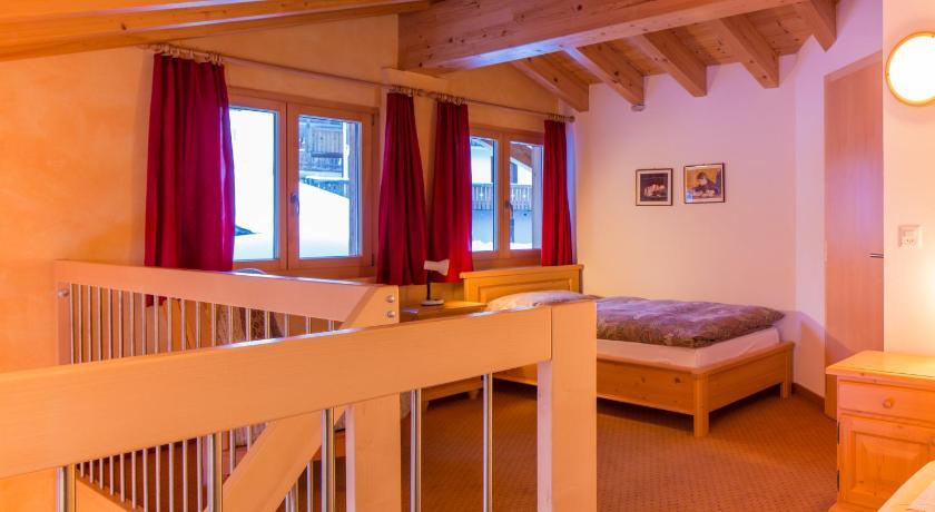 Familienhotel Garni Sporting Bettmeralp Ruang foto