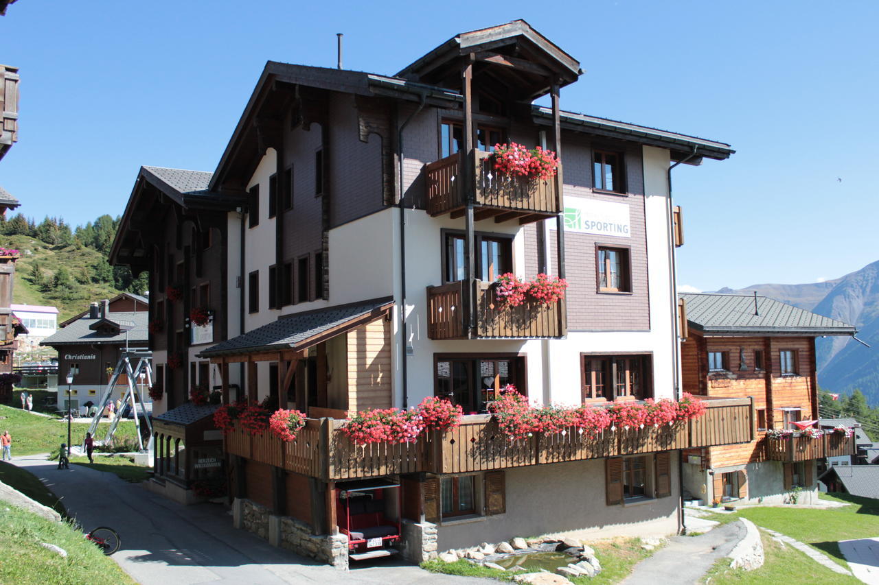 Familienhotel Garni Sporting Bettmeralp Bagian luar foto